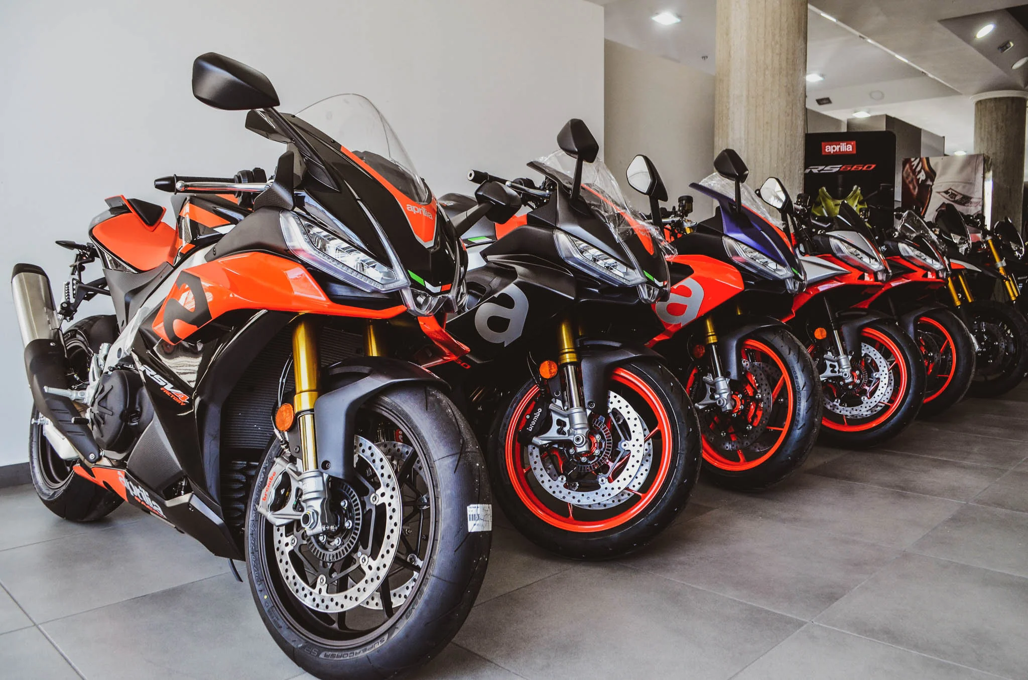 motoshop2000-cdmmotors-ducati-bmw-triumph-motoguzzi-aprilia-napoli-caserta-ktm3-1